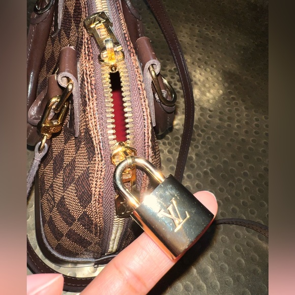 Authentic Louis Vuitton Handbag/Cross body bag - Picture 5 of 11